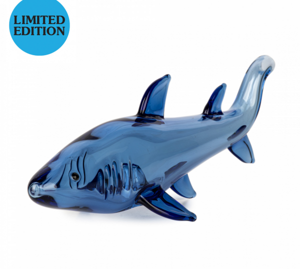 Red Eye Glass 6" Shark Hand Pipe (Limited Edition)